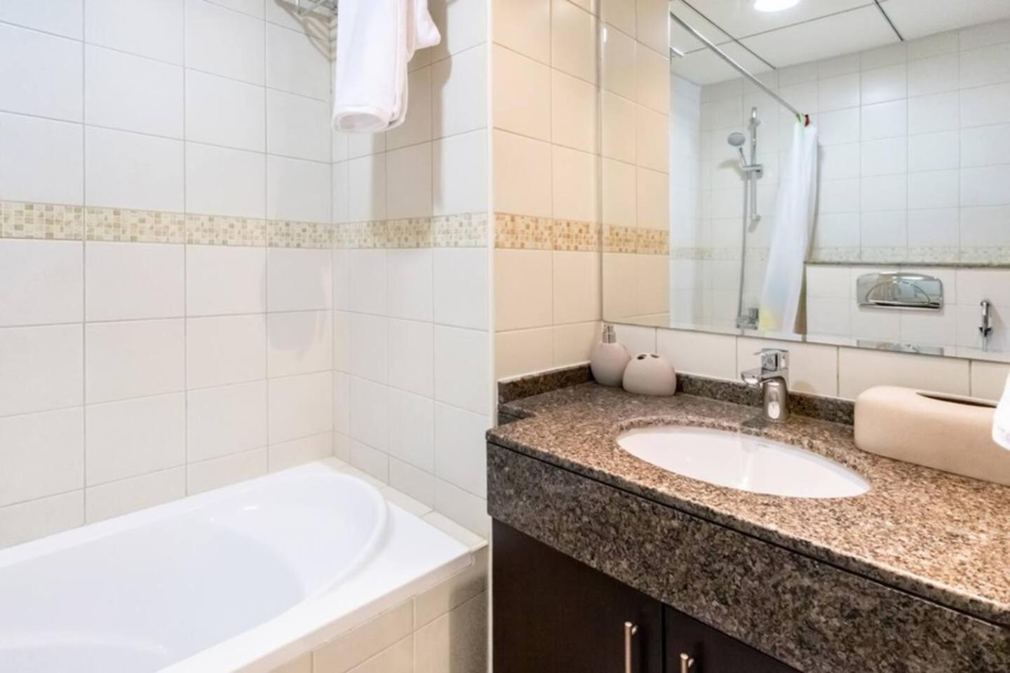 Luxurious 1 Bedroom Apartment In The Dubai Marina! 외부 사진
