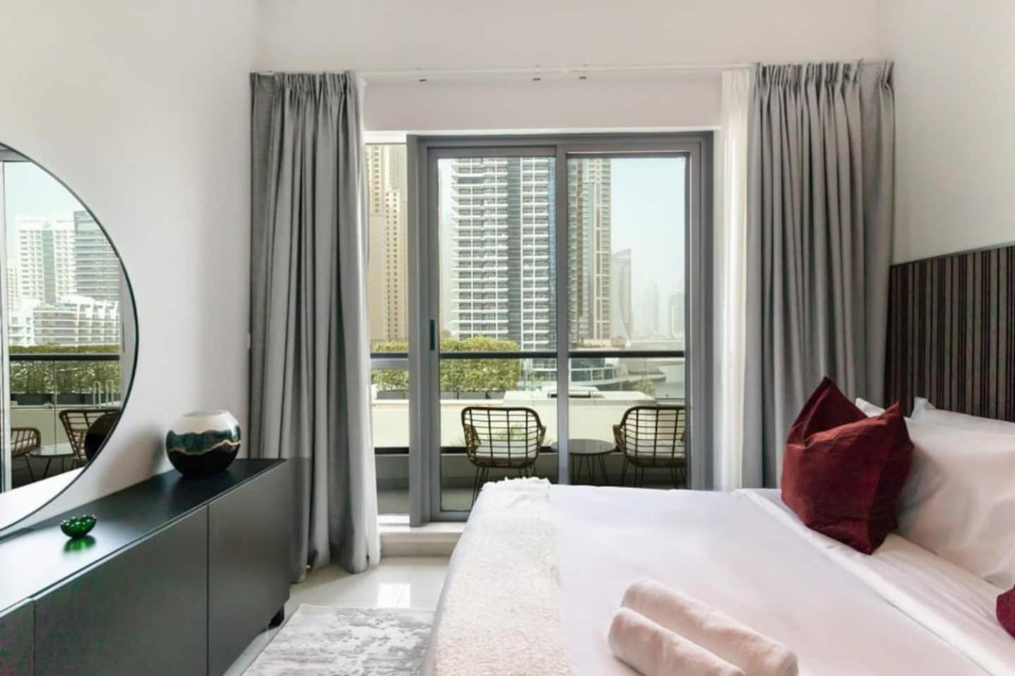 Luxurious 1 Bedroom Apartment In The Dubai Marina! 외부 사진