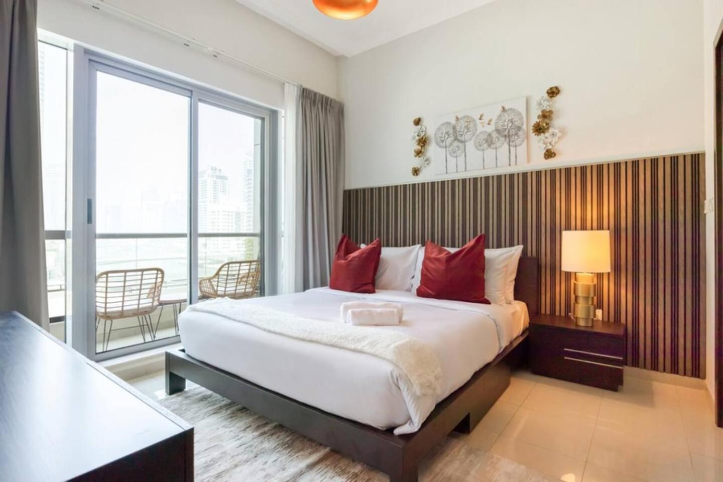 Luxurious 1 Bedroom Apartment In The Dubai Marina! 외부 사진