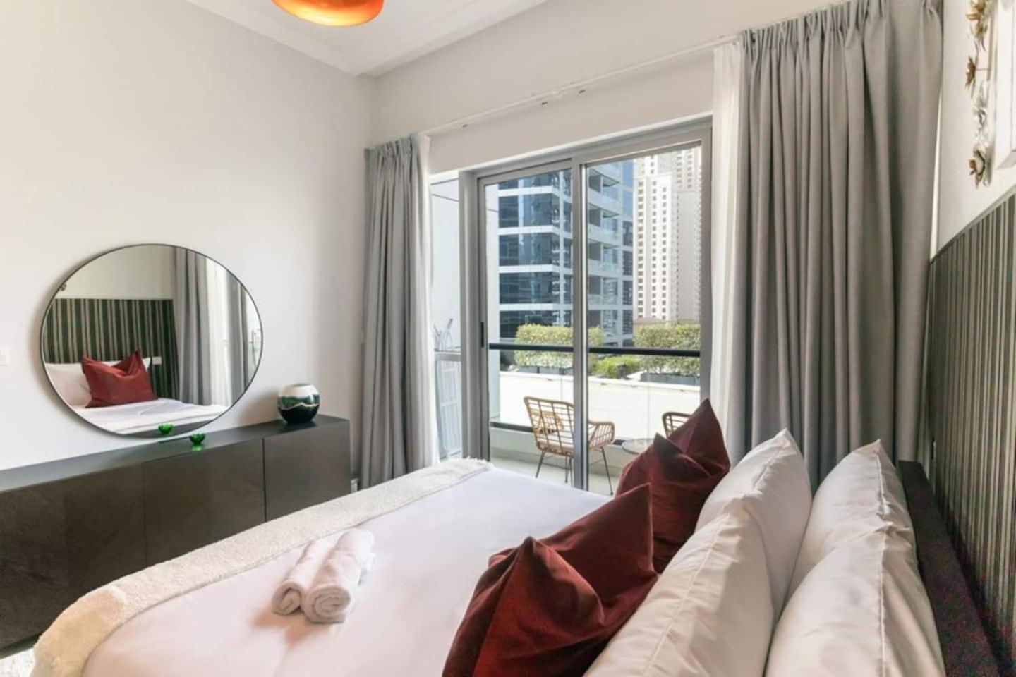 Luxurious 1 Bedroom Apartment In The Dubai Marina! 외부 사진