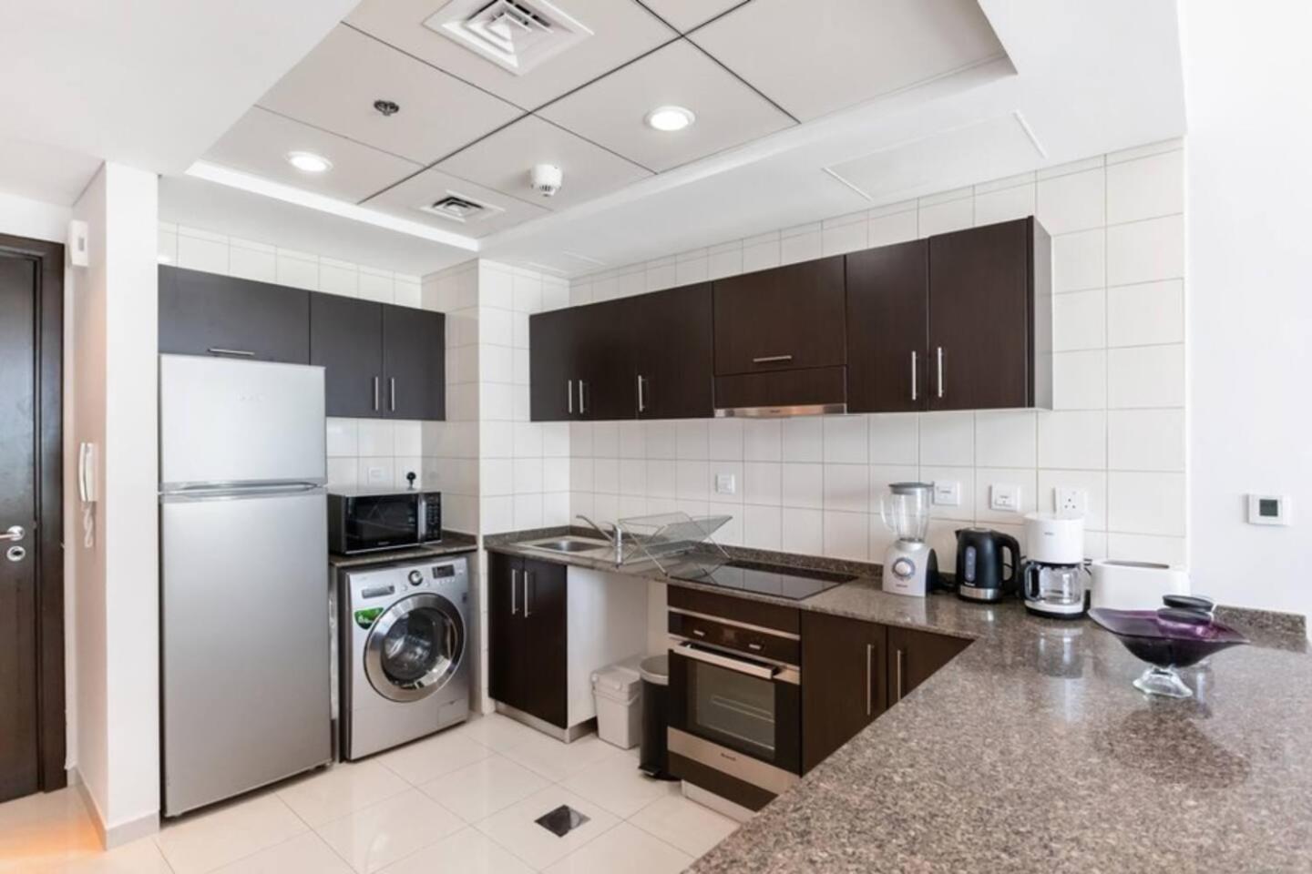 Luxurious 1 Bedroom Apartment In The Dubai Marina! 외부 사진