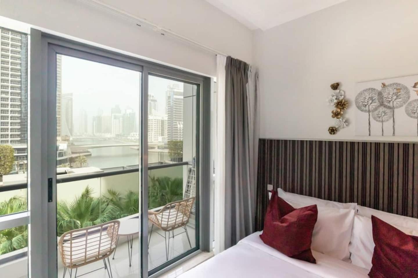 Luxurious 1 Bedroom Apartment In The Dubai Marina! 외부 사진